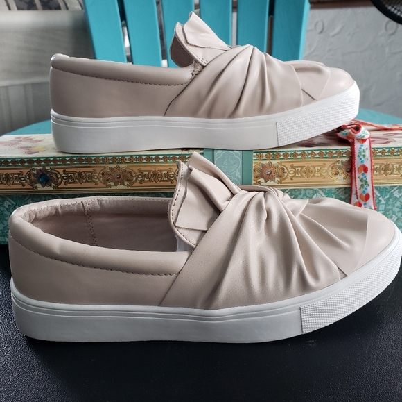 MIA Zoe Blush Slip On Sneakers - Picture 3 of 7